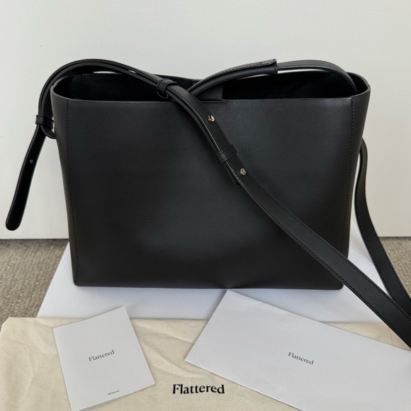 Flattered Classic Leather Bag. Scandinavian Minimalist Brand. Hedda Grande Tote. - Picture 6 of 16